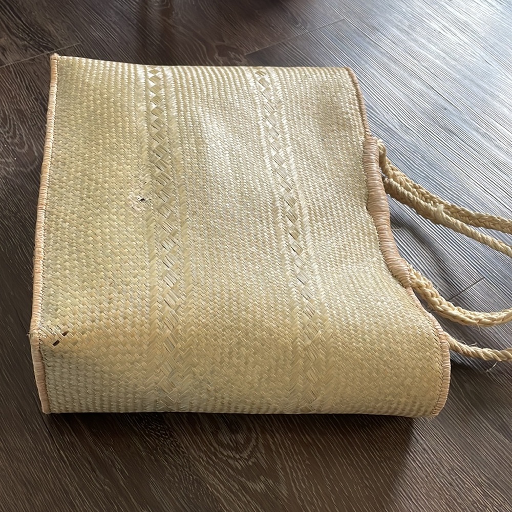 🏯Handmade Ten Thousand Villages straw weaved Tote natural sold out - Picture 7 of 14